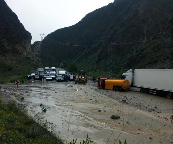Erzurum'da Sel, Yolu Kapattı