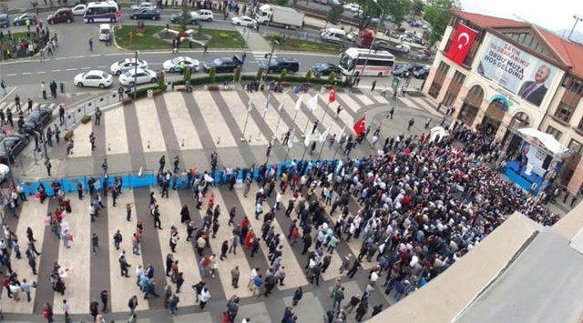 AK Parti'nin Giresun ve Ordu mitinglerinde alanlar boş kaldı