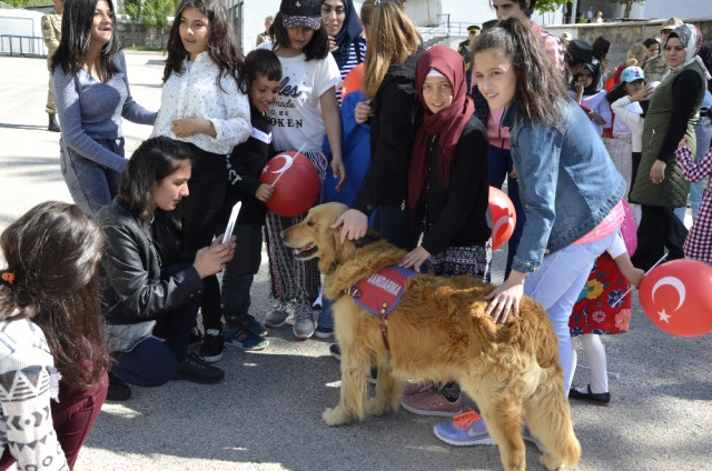 Erzurum'da Jandarmadan Çocuklara Anlamlı Jest