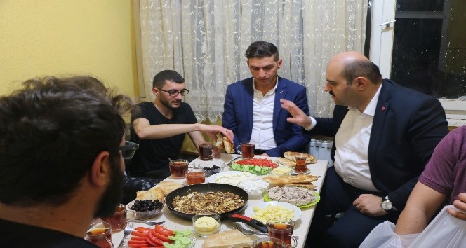 Başkan Orhan’dan öğrencilere çat kapı sahur