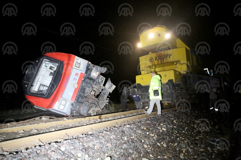 Erzincan'da yük treninin raydan çıktı