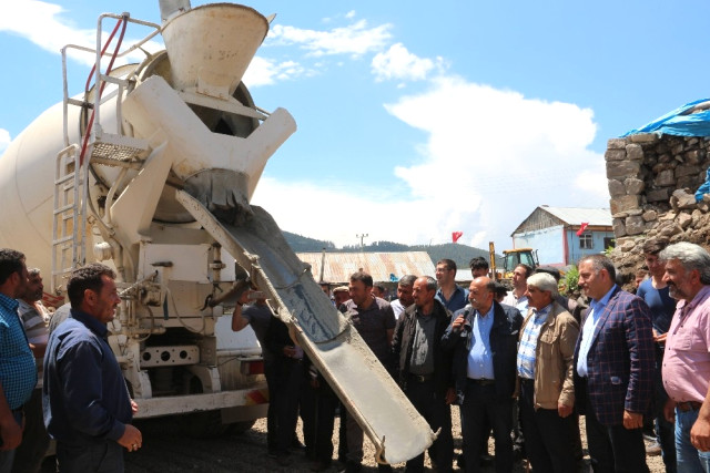 Şenkaya'da Semah ile Cami Temeli Attılar