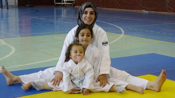 Erzurum'da Judocu Anne ve Kızları