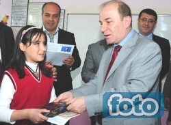 Vali Öztürk, karne dağıttı!
