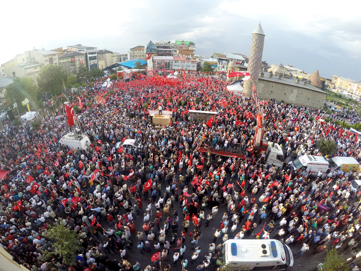 İhanet bir daha hortlamayacak şekilde çöplüğe atılmıştır