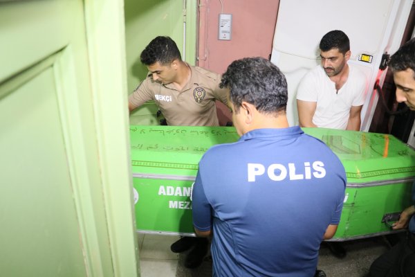 Kadın polis, evinde başından vurulmuş halde bulundu