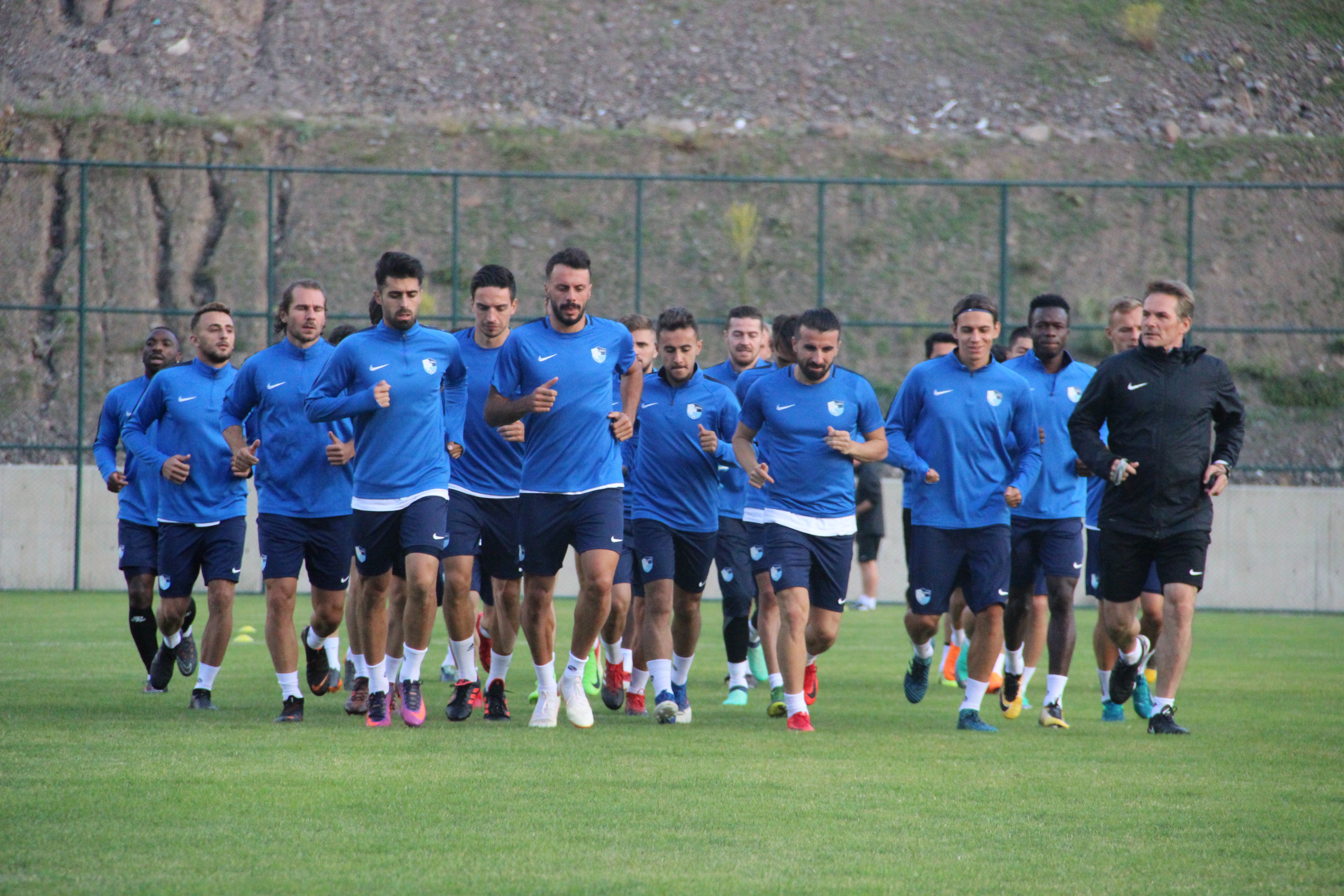 B.B. Erzurumspor’un antrenmanına yoğun ilgi