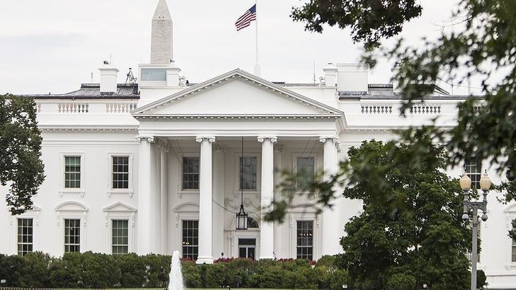 Dikkat çeken detay! Beyaz Saray'daki kabine toplantısı dua ile başladı!