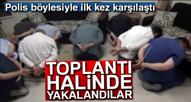 Toplantı halinde böyle yakalandılar!