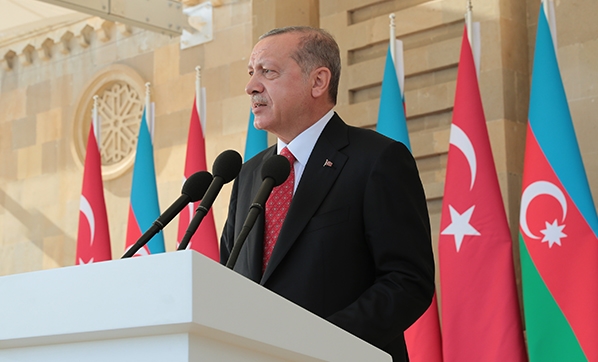 Cumhurbaşkanı Erdoğan Bakü'de! Ermenistan'a flaş mesaj