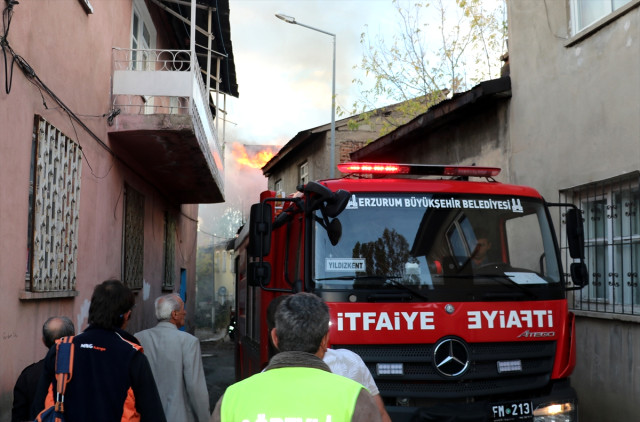 Erzurum'da Metruk Binada Yangın