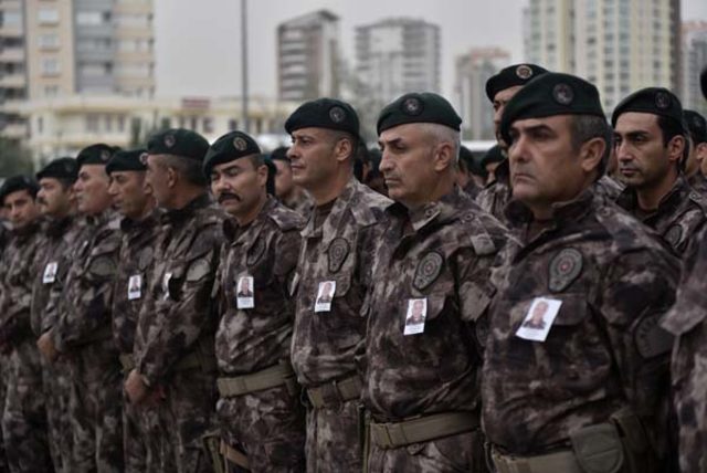 Mersin'de şehit polisi meslektaşları yalnız bırakmadı! Böyle uğurlandı...