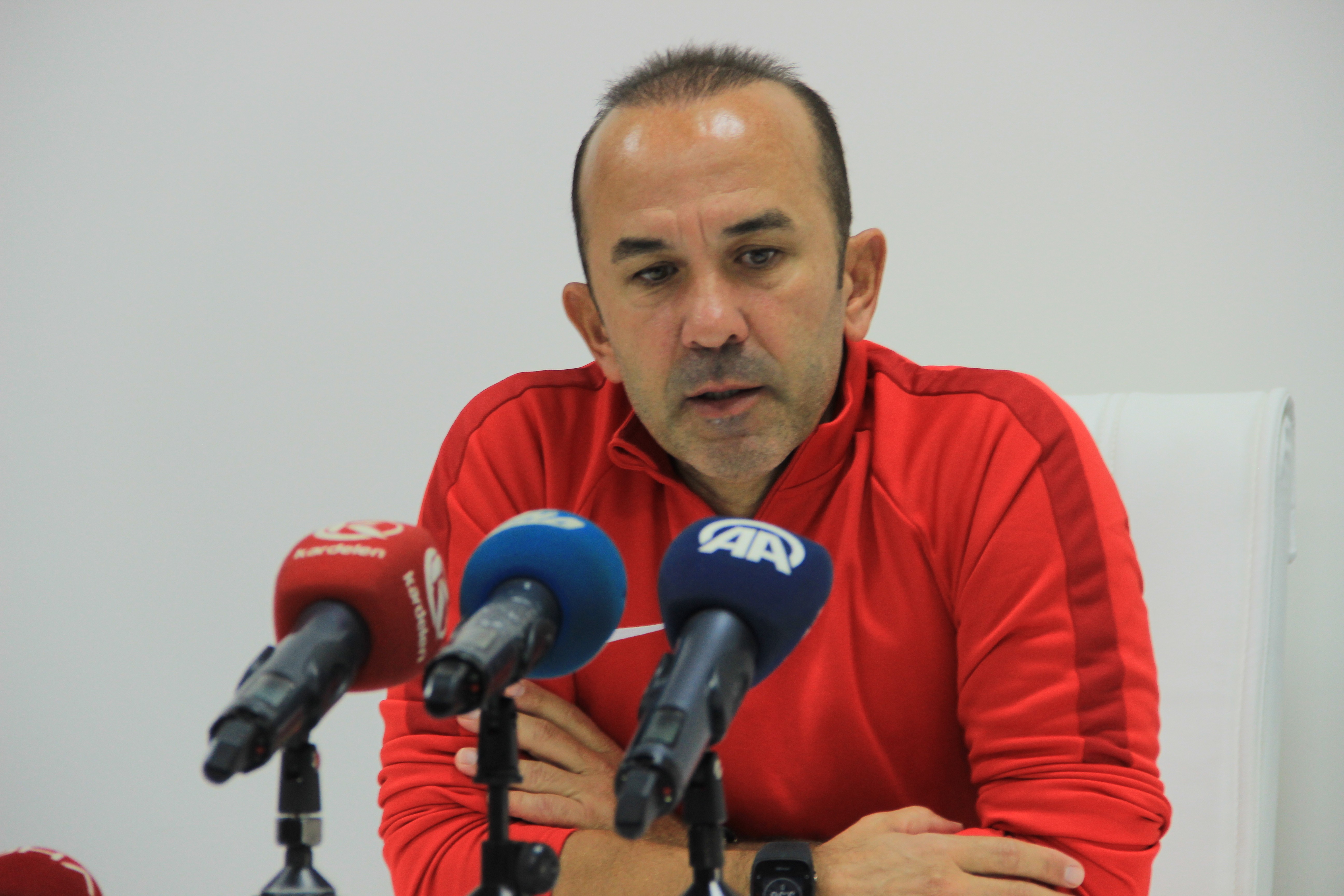 Özdilek: "Trabzonspor maçında her türlü puana ihtiyacımız var"