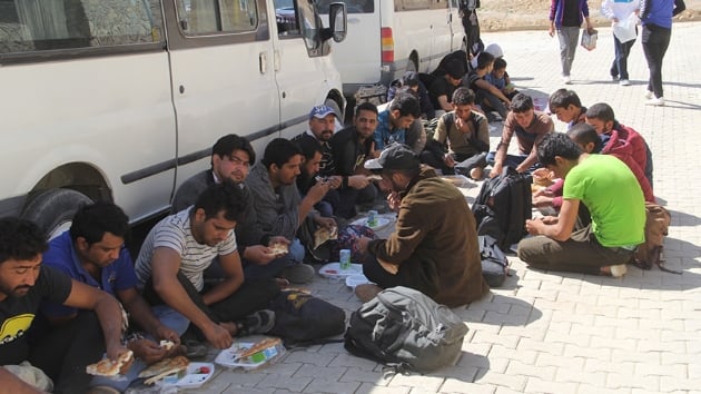 Erzurum'da, gençlerin başlattığı "Bu kış kardeşim üşümesin" kampanyası