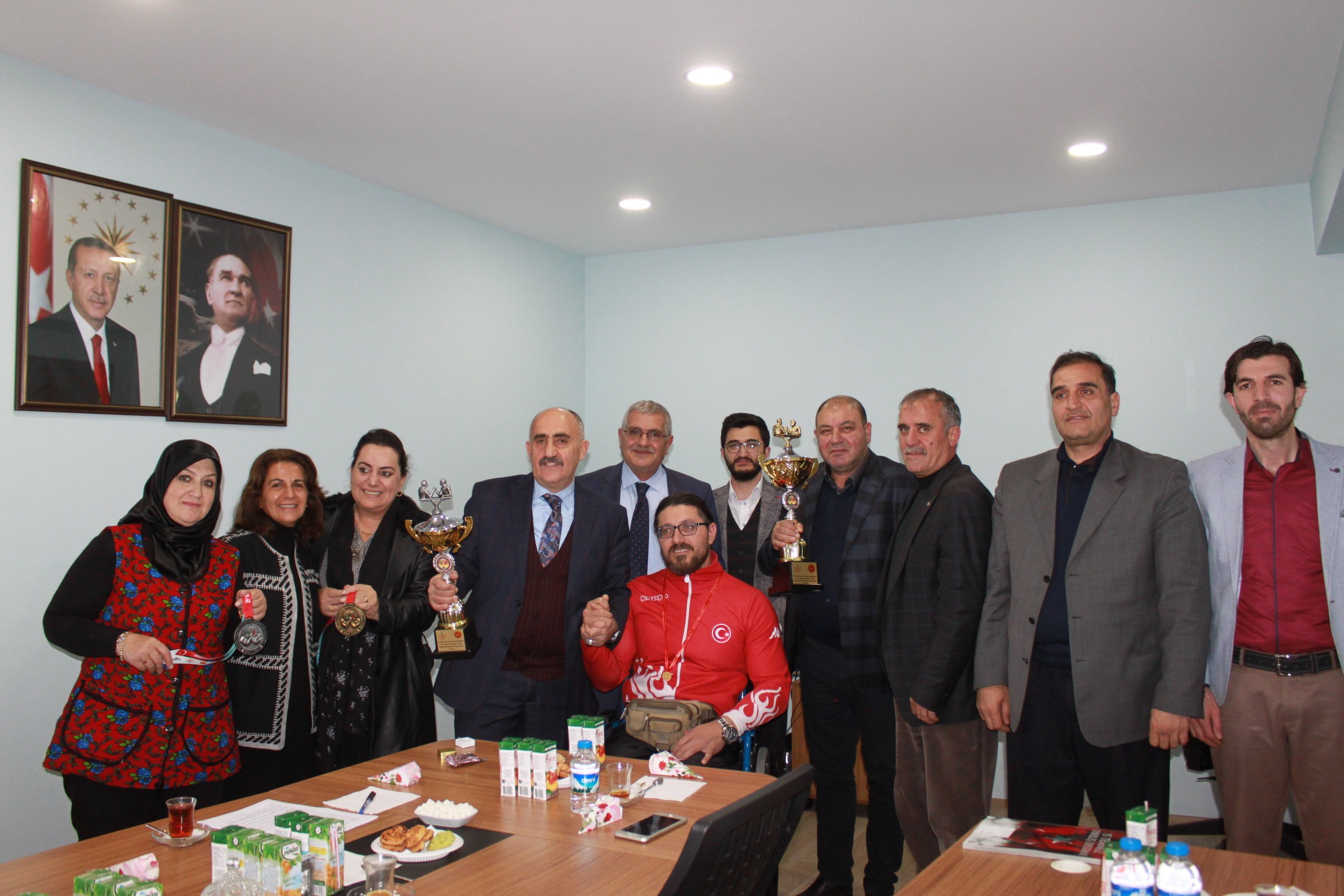 Erzurum Kent Konseyi Milli Sporcu Seven’i altınla ödüllendirdi