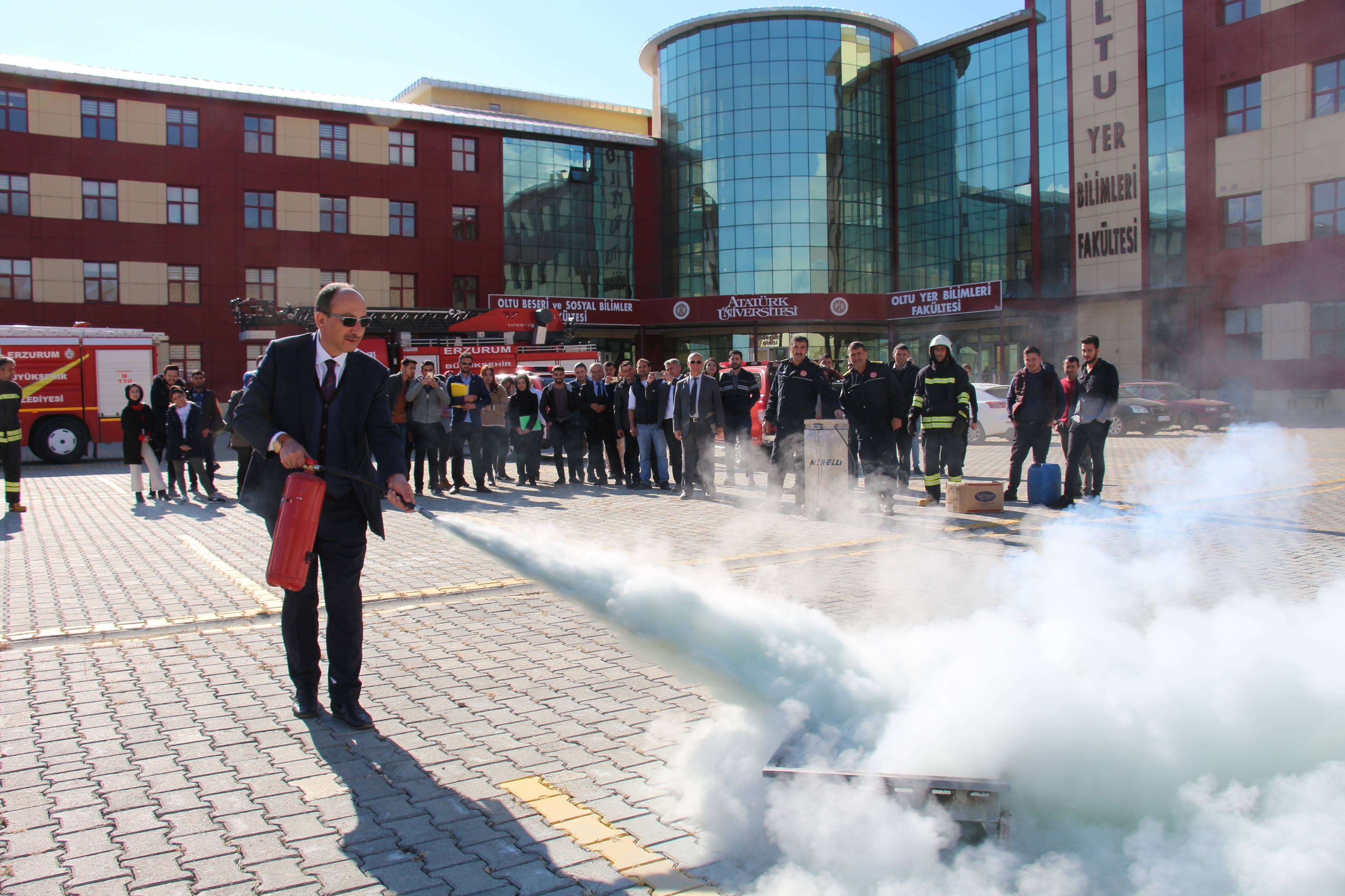 Öğrencilere yangın eğitimi verildi