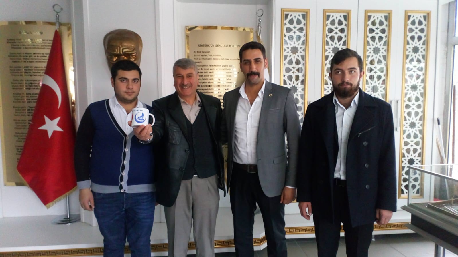 Erzurum Ülkü Ocakları ortaöğretim birimi, öğretmenleri unutmadı