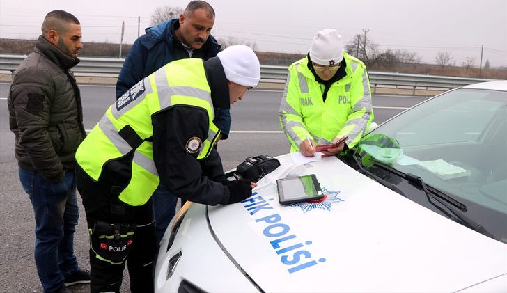 Zorunlu kış lastiği uygulaması için 4 gün sürecek özel denetim başlatıldı