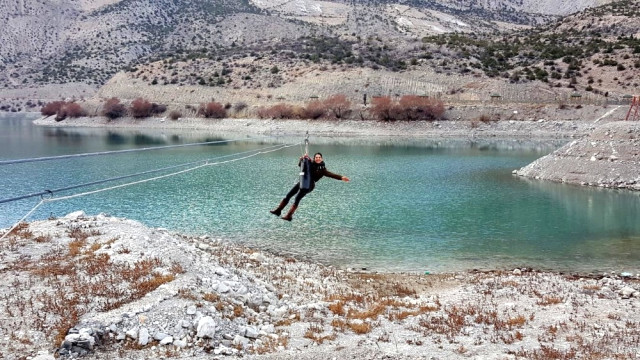 Göl Üzerinde Zipline Keyfi