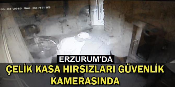 Kasa hırsızları güvenlik kamerasında