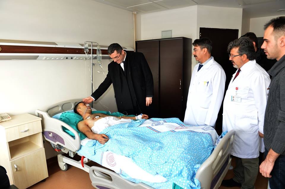 Vali Memiş, yaralı askerleri ziyaret etti