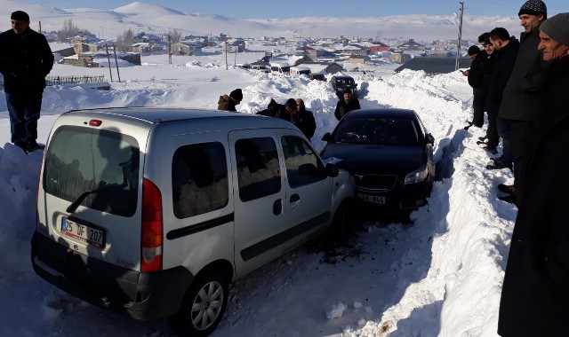 Erzurum'da Taziye yolunda trafik kazası: 5 yaralı