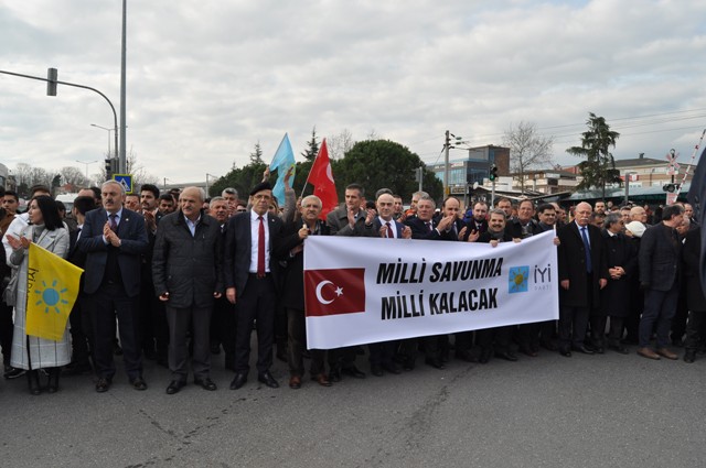 İYİ Parti 20 milletvekili ile Tank Palet Mitingine katıldı