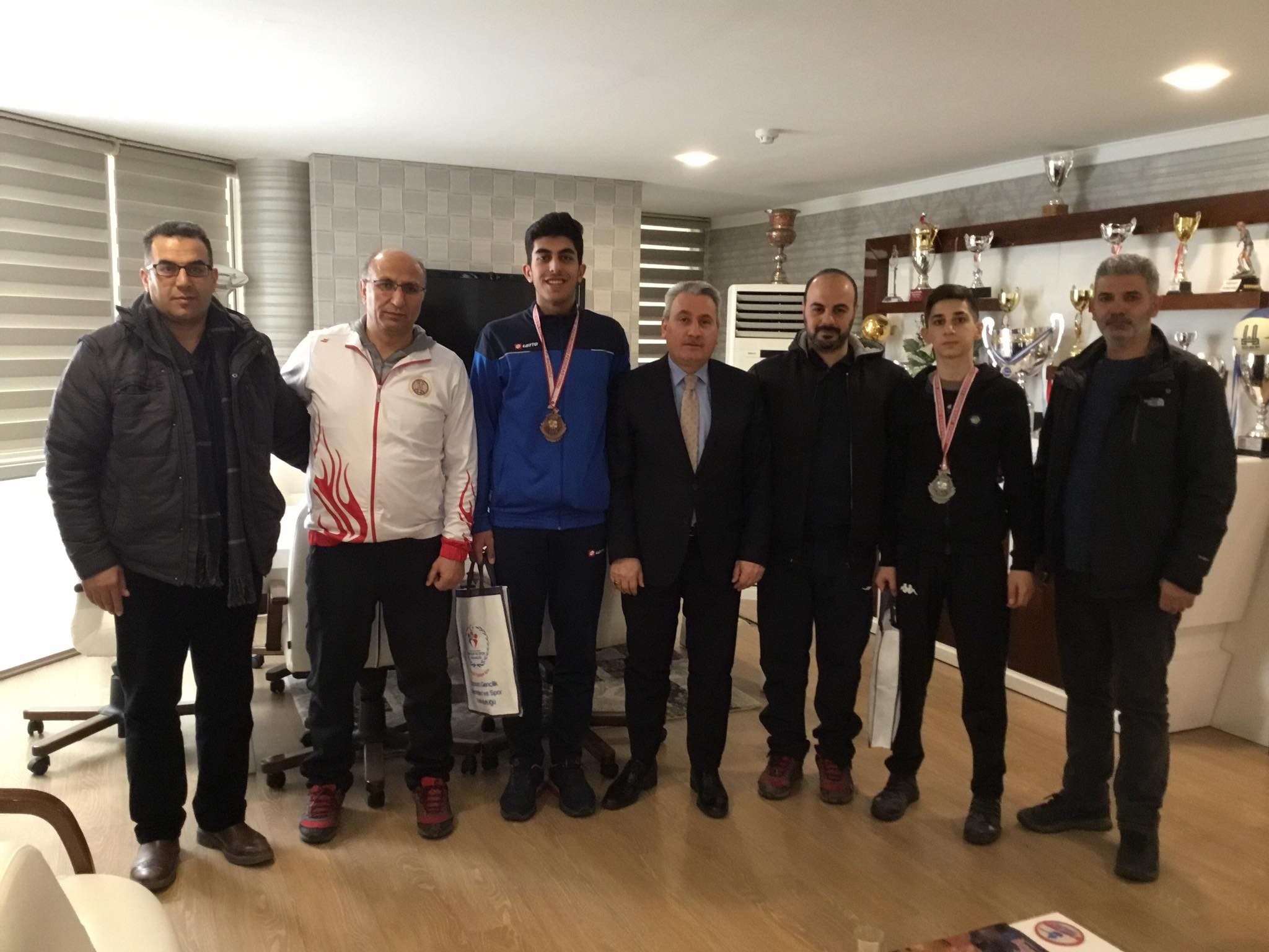 Başarılı boksör ve taekwondo şampiyonları ödüllendirildi