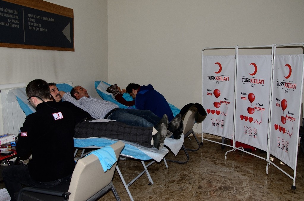 Palandöken Belediyesi’nden Türk Kızılay’ına kan bağışı