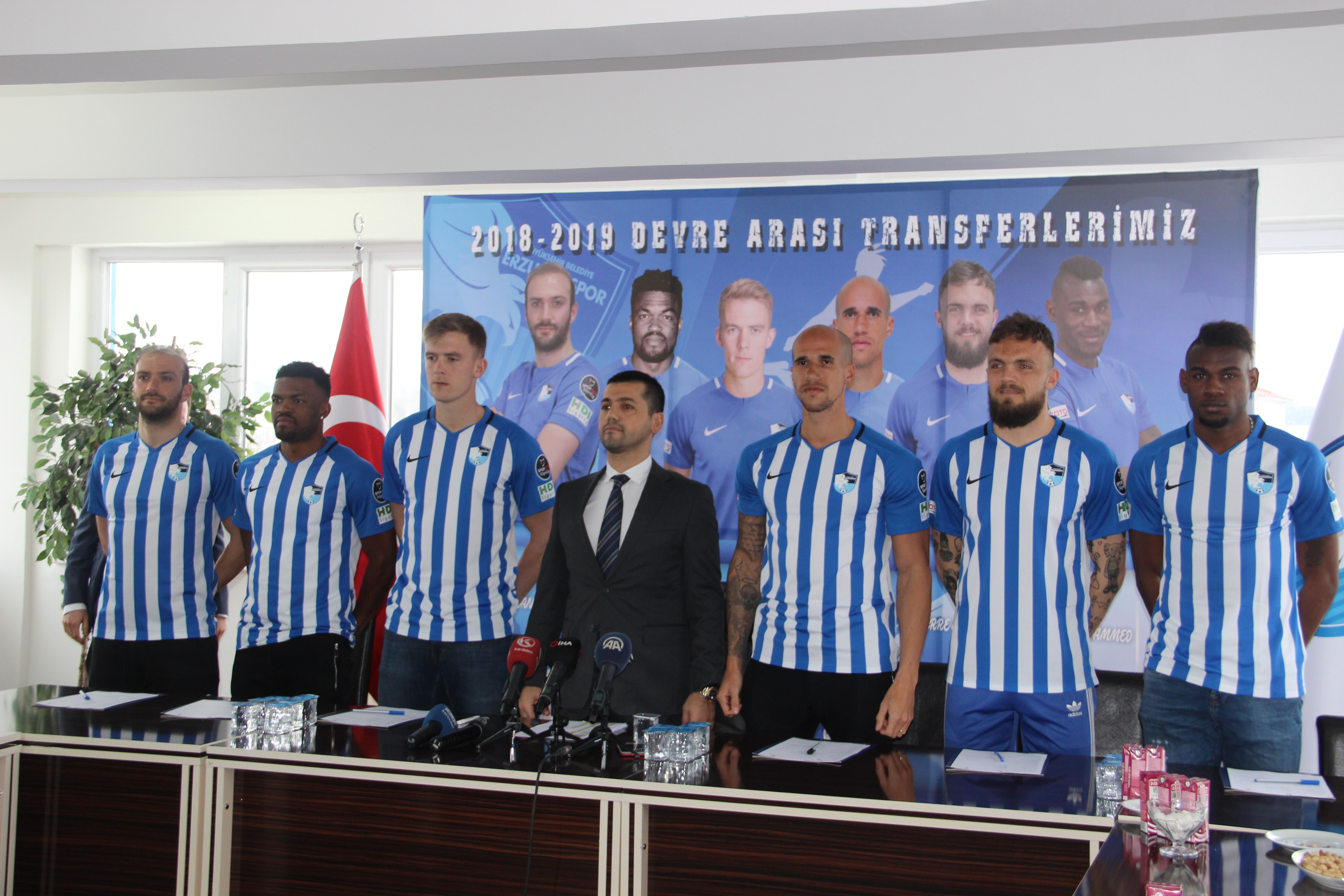 Erzurumspor’dan imza şov