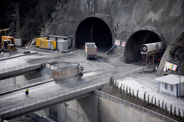 Yeni Zigana Tüneli'nin yarısı tamamlandı