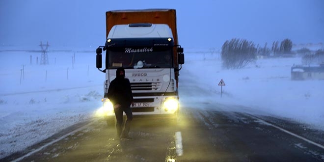 Ardahan-Erzurum kara yolu ulaşıma açıldı