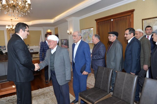 Karaçoban'ın Kanaat Önderlerinden Vali Memiş'e Ziyaret
