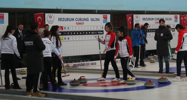 Atatürk Üniversitesi curlingde geleneği bozmadı