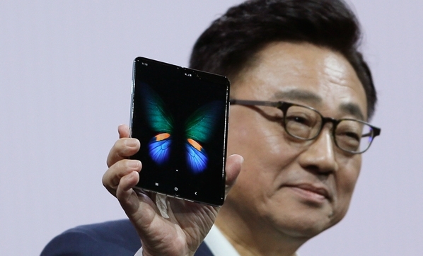 Galaxy Fold ile kulaklık girişi kaldırıldı