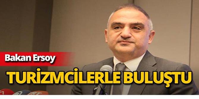 Bakan Ersoy, turizmcilerle bir araya geldi