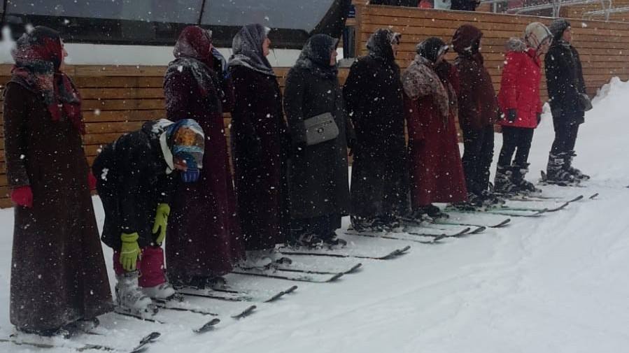 Erzurum GSİM’den kadınlara kayak jesti