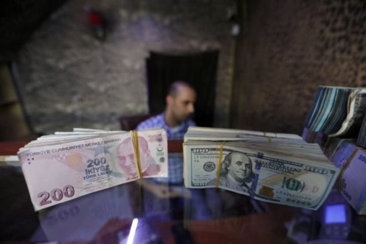 Reuters’tan beklenti anketi: Dolar/TL'de altı ay sonra ne bekleniyor?