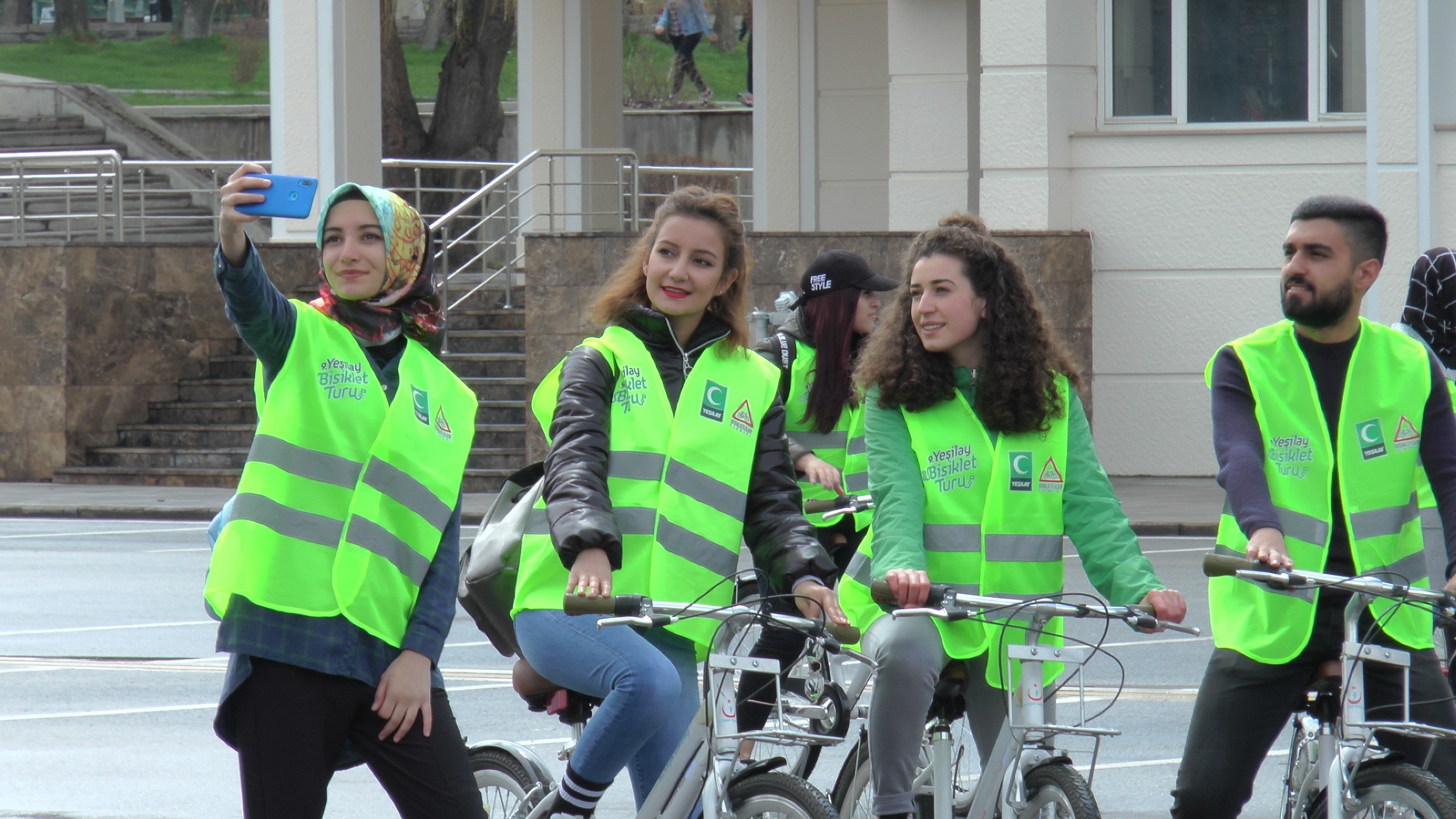 Erzurumlu gençler tarihi mekanlara pedalladı