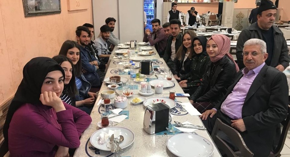 Taşçı öğrencilerle iftar yemeğinde bir araya geldi