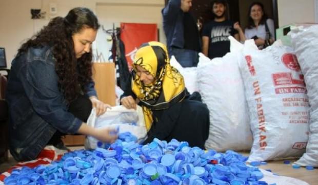 Öğrenciler 18 un çuvalı mavi kapak topladılar