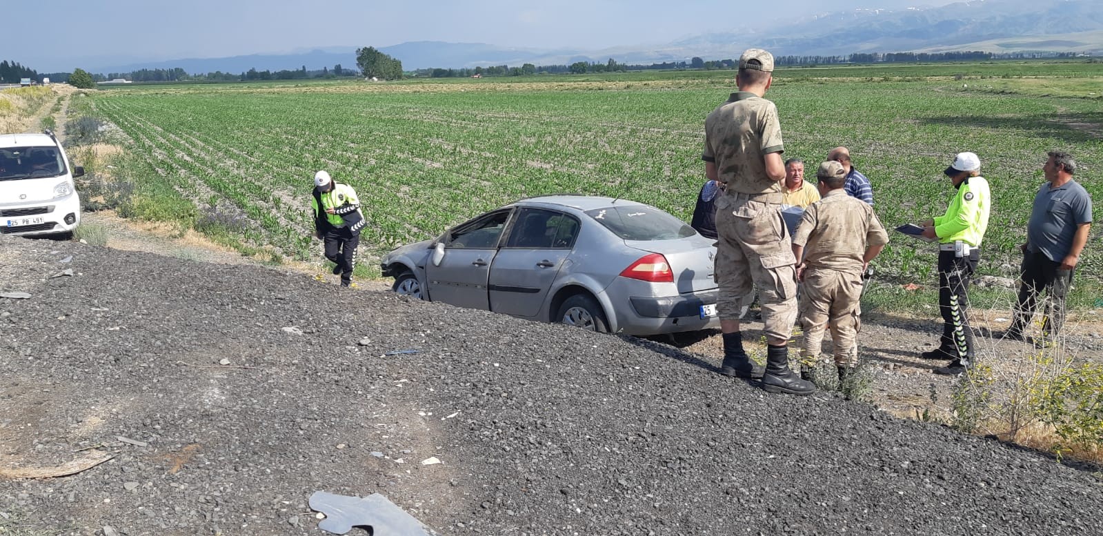 Pasinler'de trafik kazası: 2 yaralı