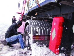 Ardahan'da tipi Erzurum'da kar!