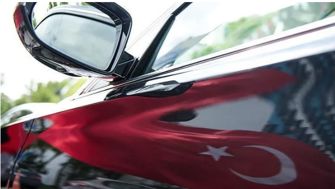 Almanya'da yaşayan Türk iş adamı Taner Ay yerli elektrikli otomobil için kolları sıvadı