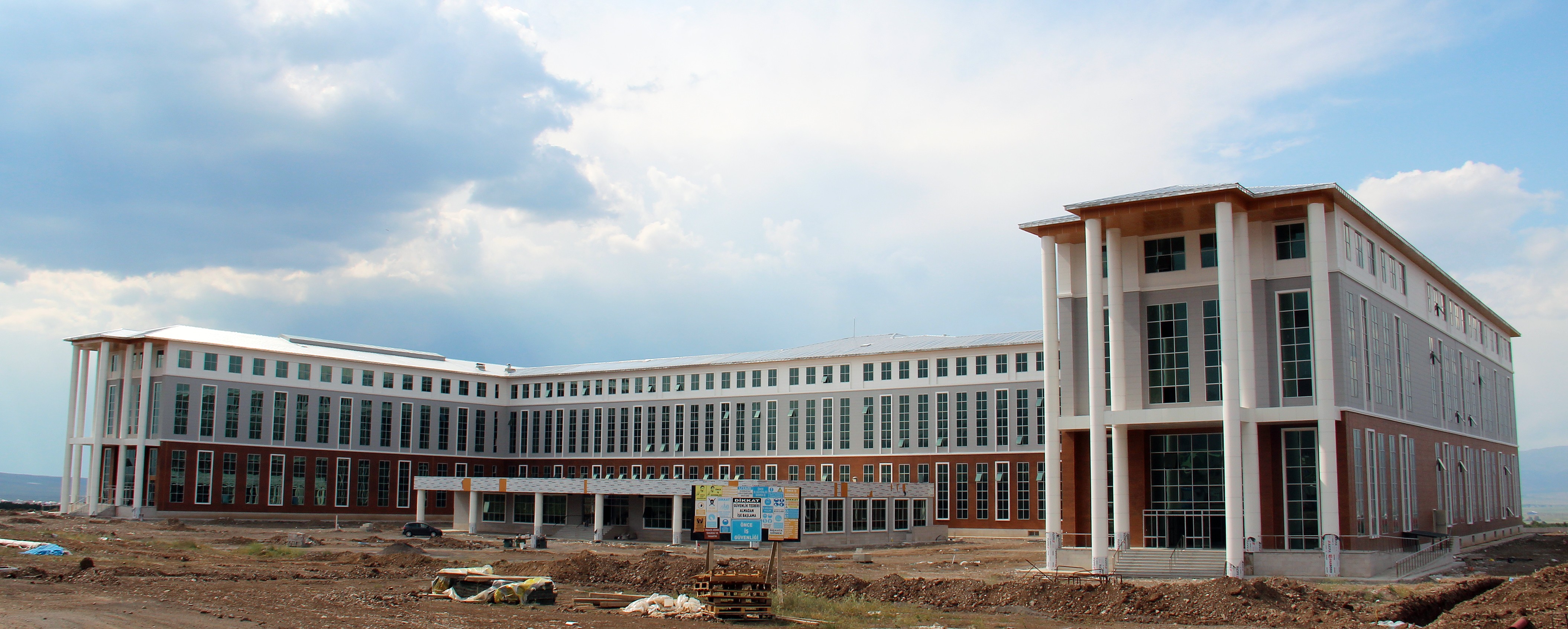 Doğu Anadolu'nun en büyük eğitim bina inşaatı bitmek üzere