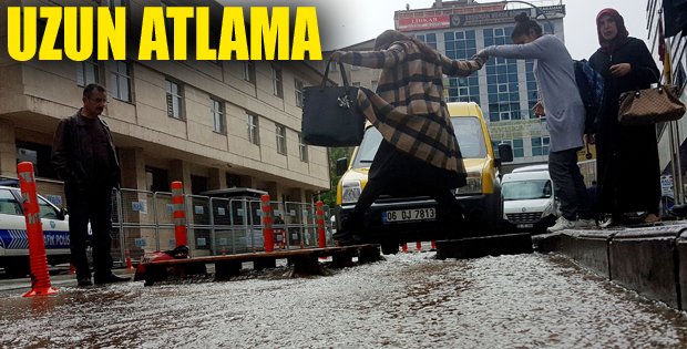 Erzurum’da doluyla karışık sağanak yağış etkili oldu