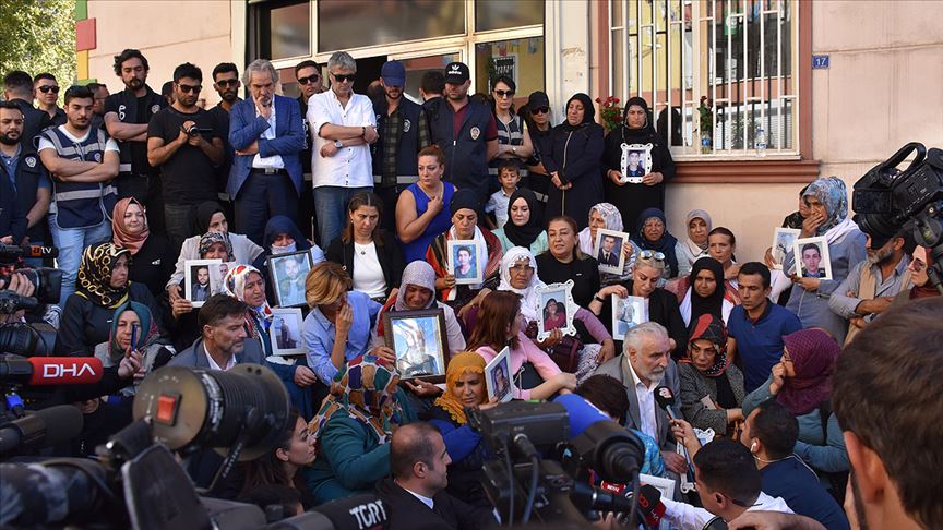 Diyarbakır annelerine 20 şehirden 117 STK destek verdi