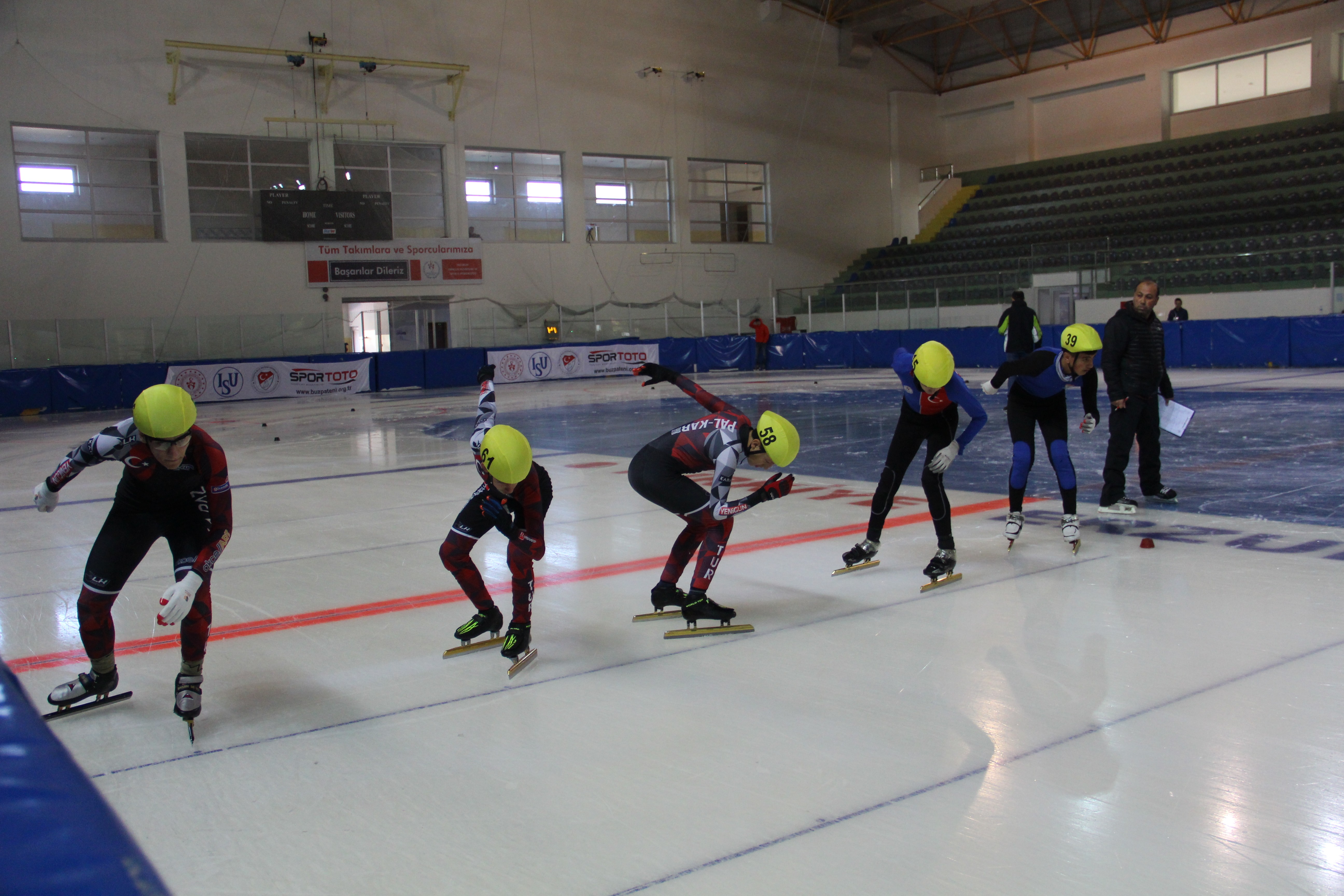 Erzurum’da Short Track Federasyon Kupası heyecanı