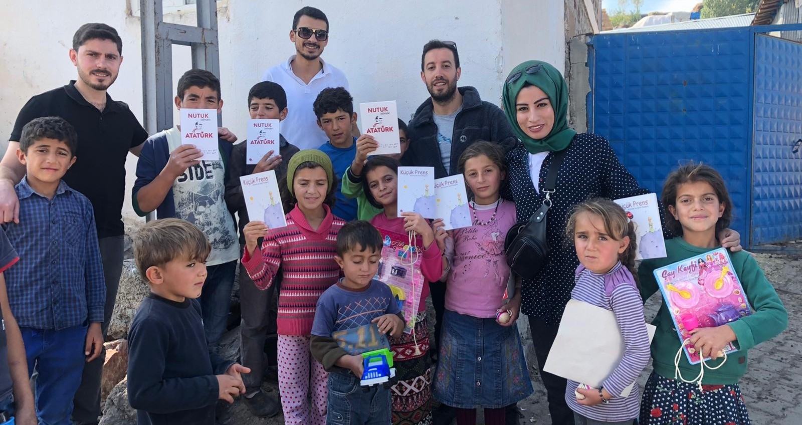 Mutsuz çocuk kalmasın dediler, 250 çocuğa oyuncak dağıttılar