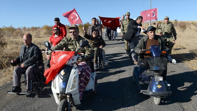 Engellilerden "Barış Pınarı Harekatı"na destek yürüyüşü